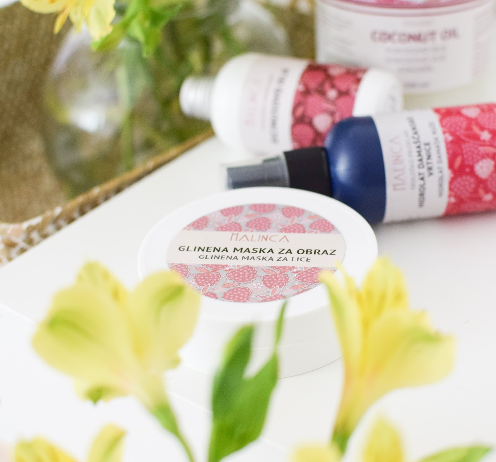 Slike strank, kokosovo olje, glinena maska