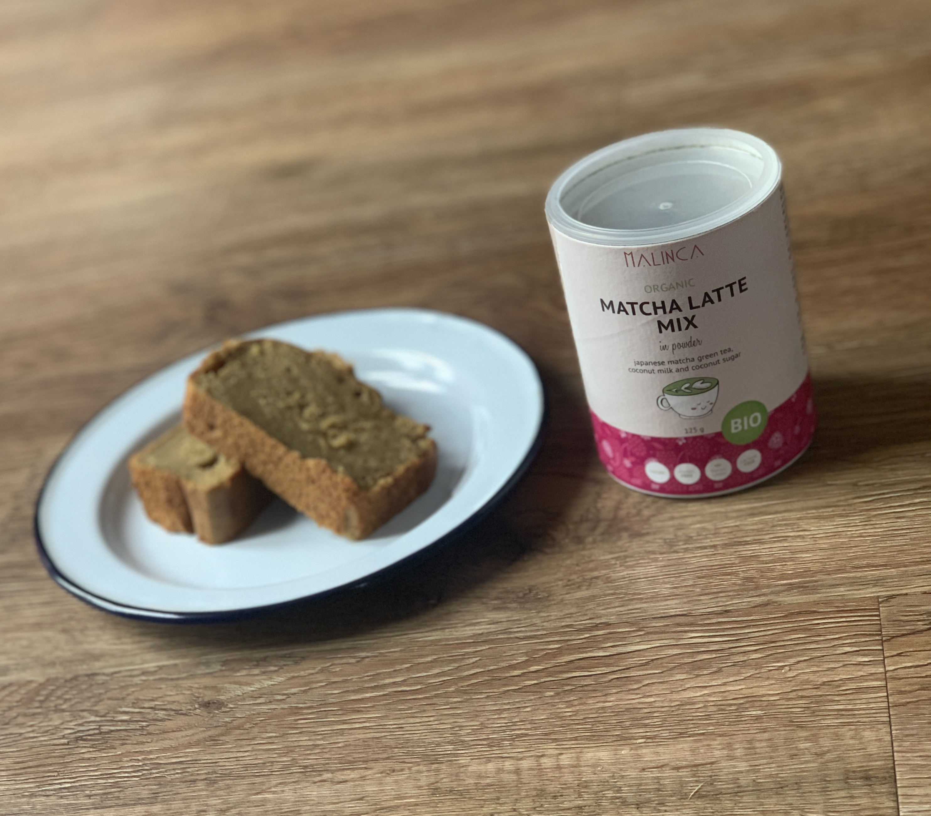 Matcha kruh z banano in mandlji